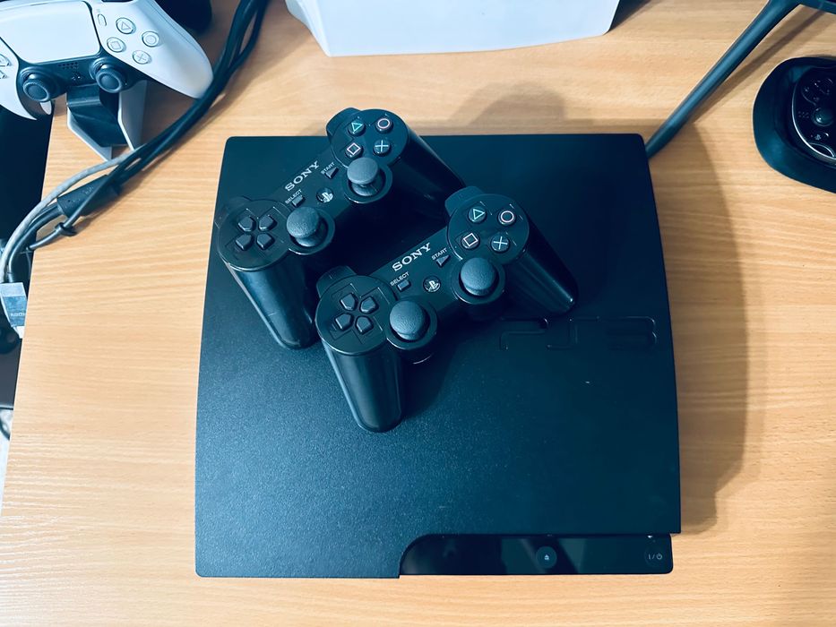 Sony PlayStation 3 Slim 1TB +60игр +2джойстика