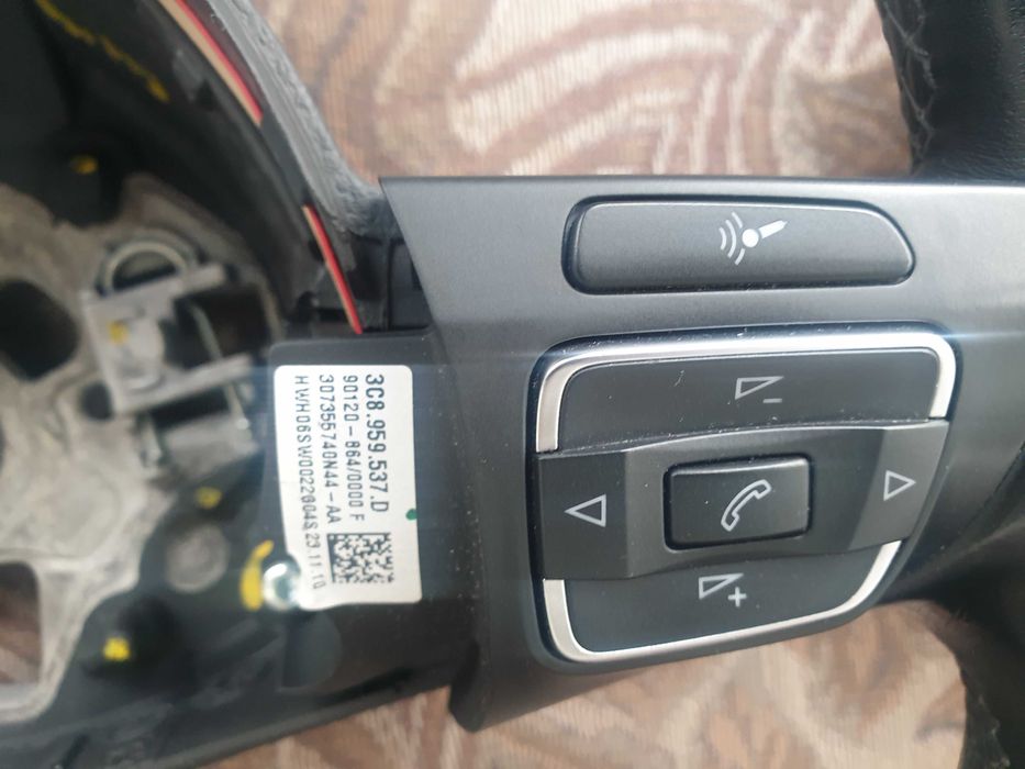 Оригинален мултифункционален кожен волан с пера F1 за Пасат Б6,Б7 и СС