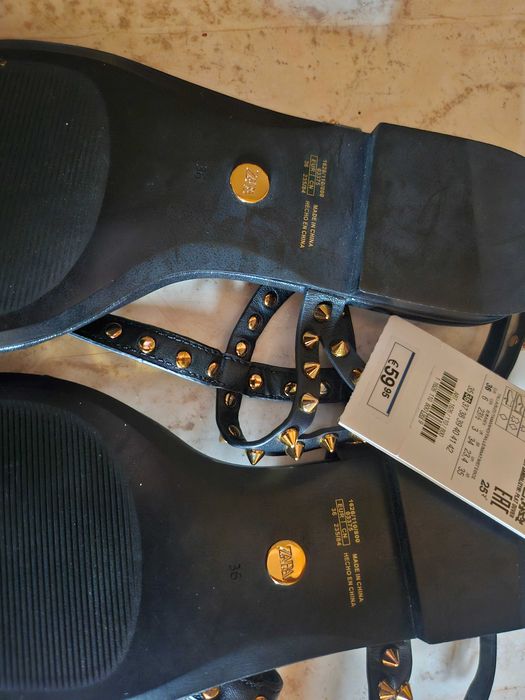 Нови!Zara GOLD сандали 36 номер