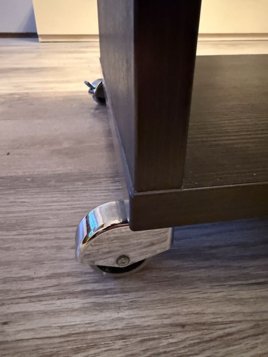 Холна маса с колела