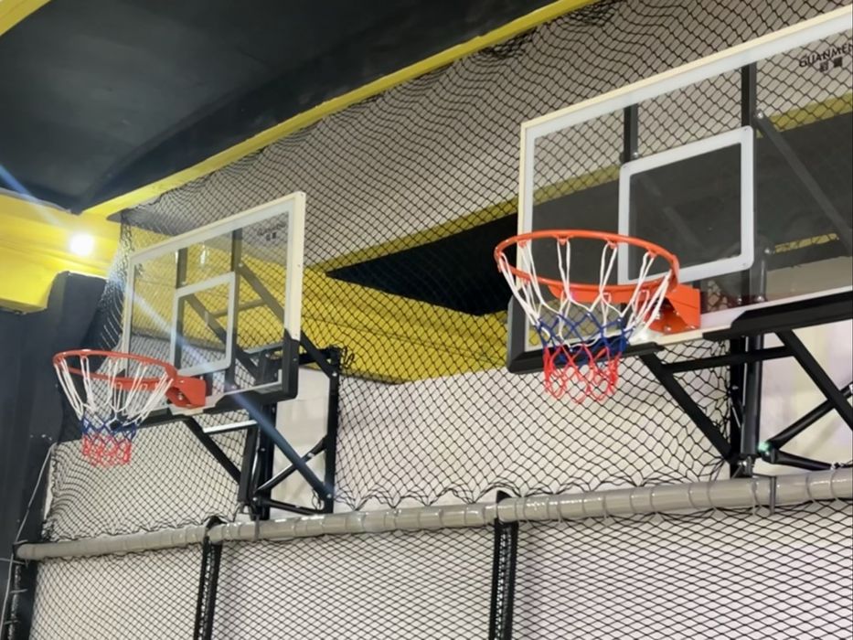 Loc de joaca / Parc de trambuline