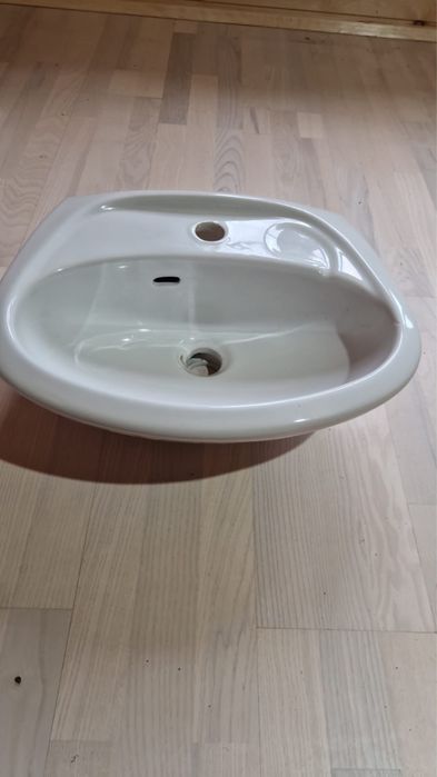 Chiuveta mica cu sapuniera integrata