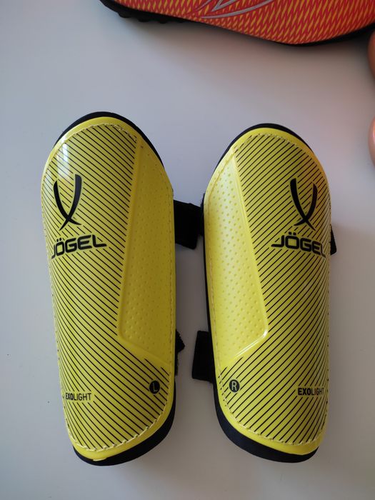 Футбольная обувь цена за две пары