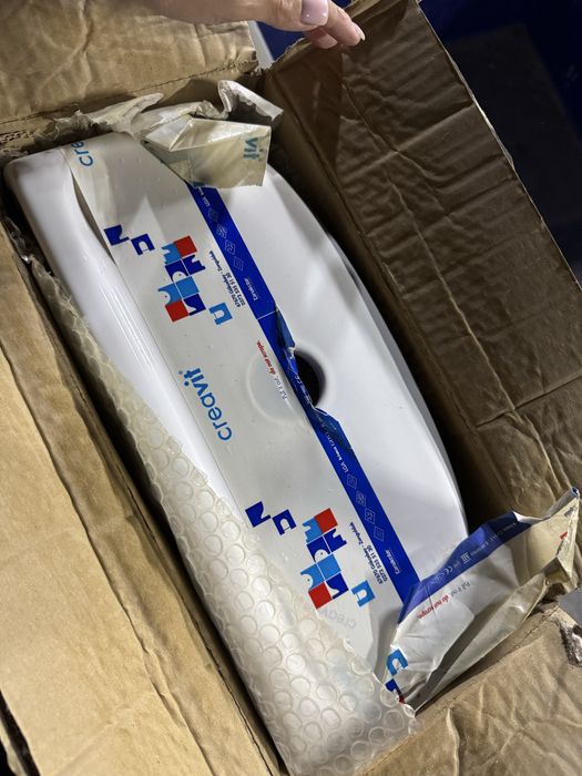 Бачек для унитаза креавит ,с внутренним механизмом и унитазной крышклй