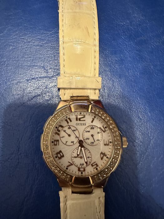 Ceas Dama    Guess