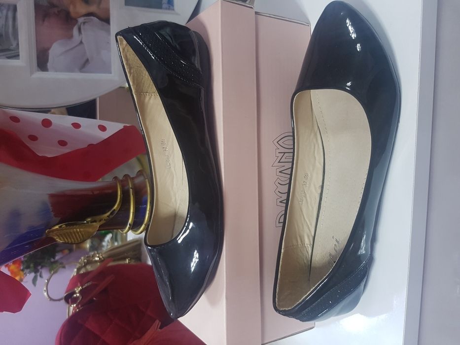 Balerini negri lac Mei Mei