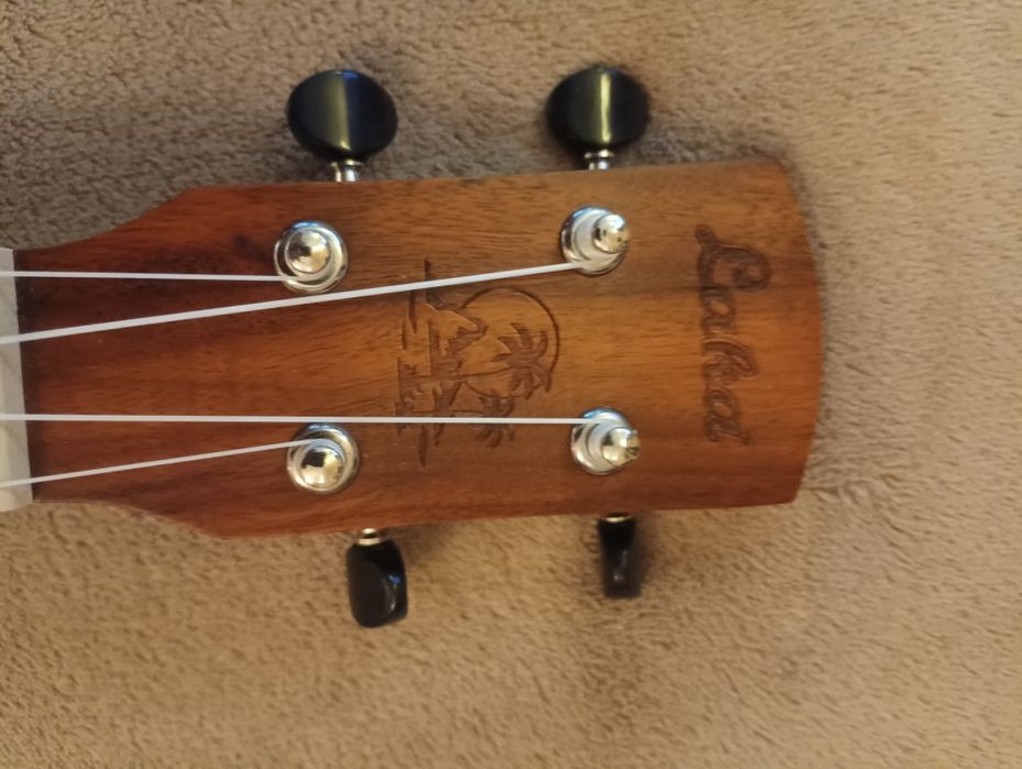 Винтидж концертно акустично укулеле, китара LAKA VUC90, сатенена коа.