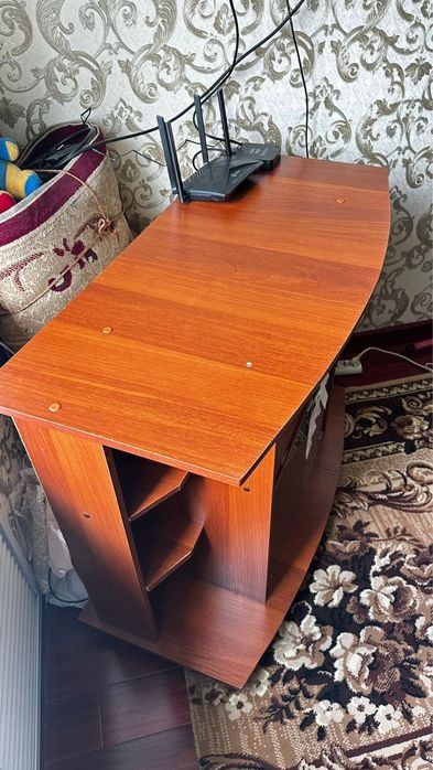 Продаётся тумба под телевизор