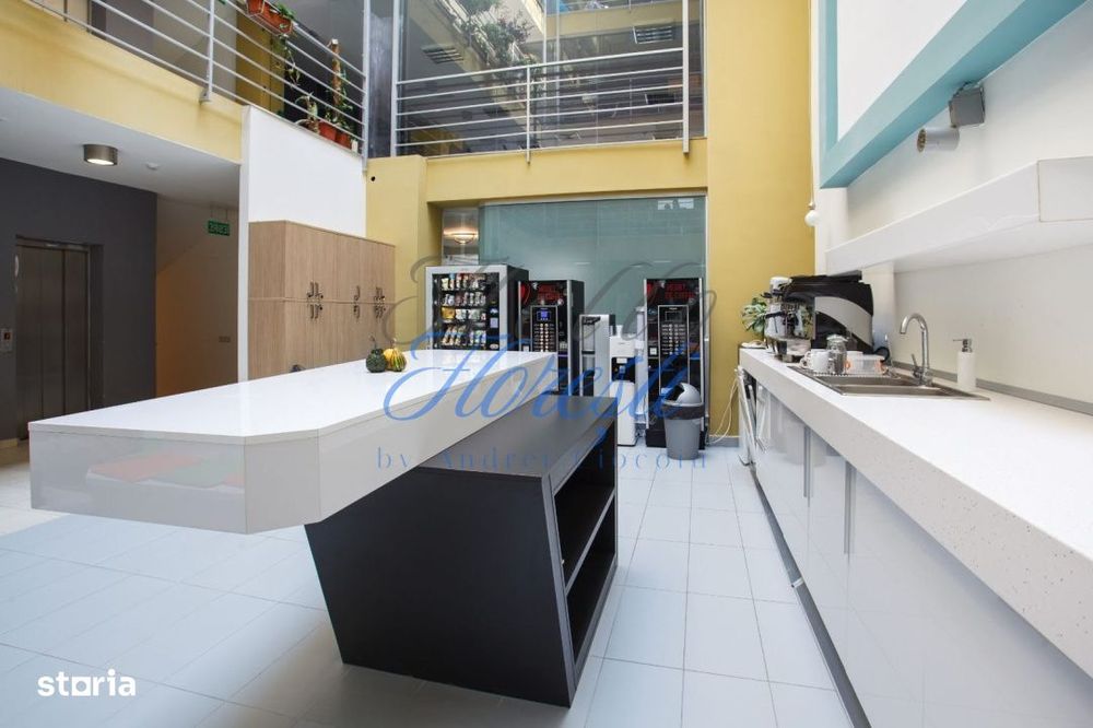 Spatiu comercial tip insula de inchiriat in zona Centrala