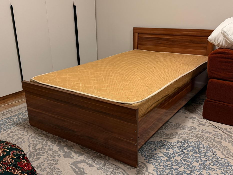 Кровать деревянный