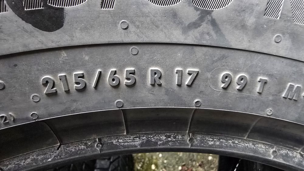 Зимни гуми Continental 215/65/17 2 бр.
