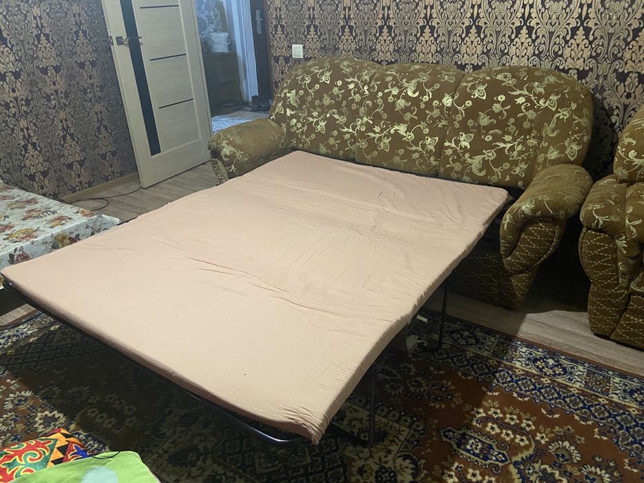 Диван с креслом