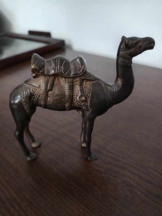 Cămilă din bronz