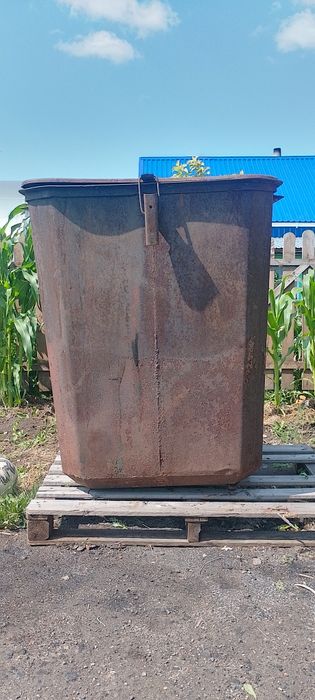 Продам мусорный контейнер.