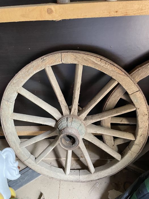 Roti vechi car cu boi