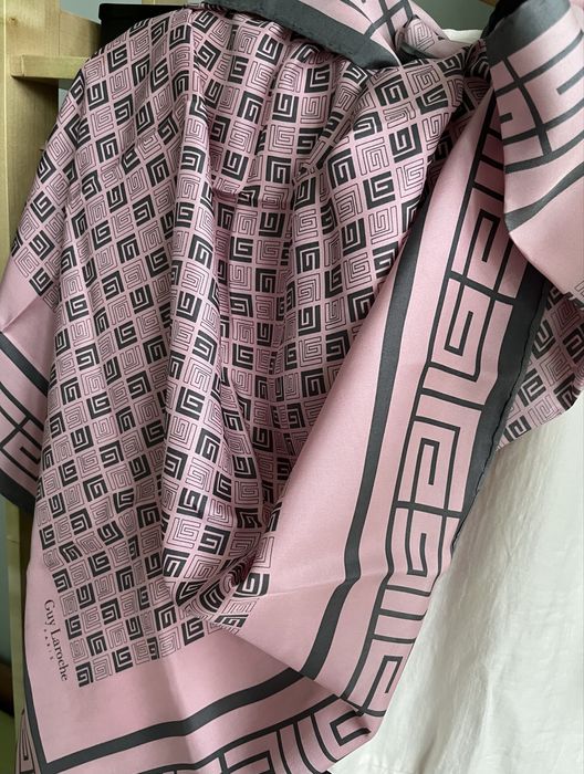 Копринени шалове - аксесоар към всяка дреха