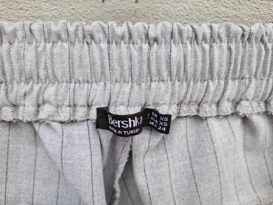 **Bershka | pantaloni dama | talie 60 cm | mar. 34 - 36 | XS - S
