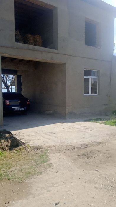 Hovli sotiladi srochni