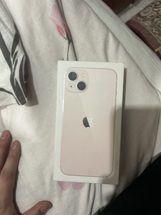 Продам Айфон 13