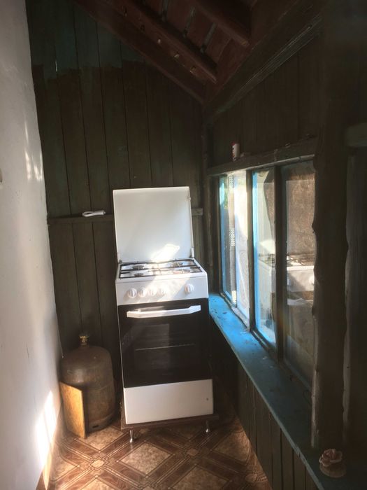 Refugiu la Dunăre: Casa batraneasca si teren generos cu livada