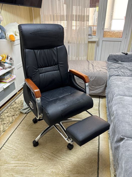 Продам кресло руководителя