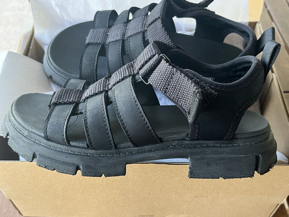Момичешки сандали UGG