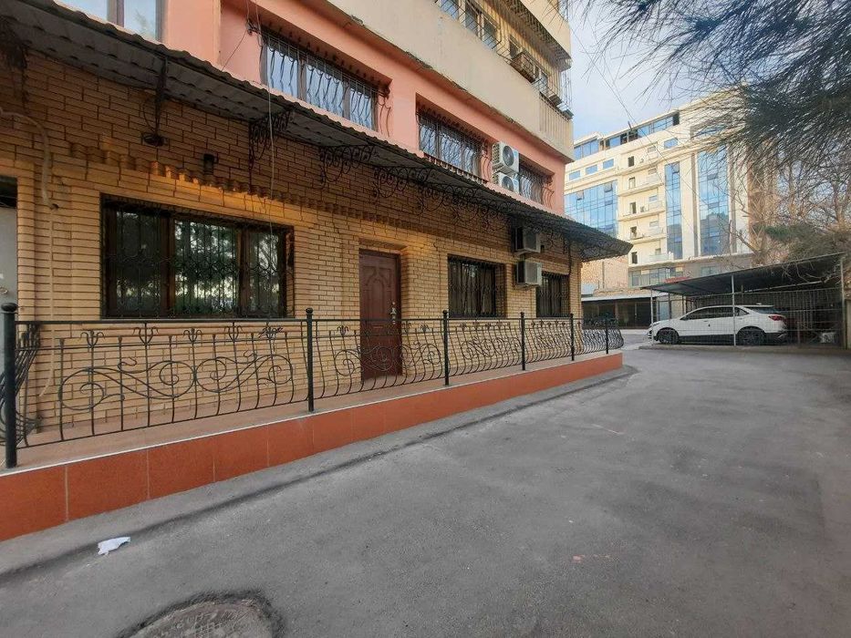 Продаётся офис в центре / Ц-5 Пожарка, Ресторан LaLi