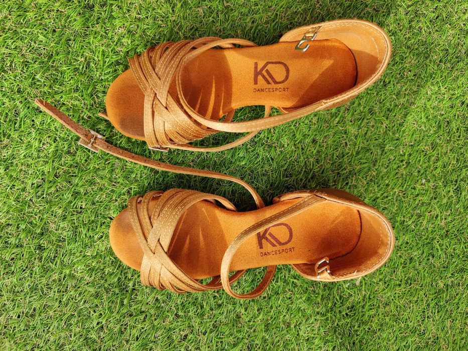 Обувки за спортни танци