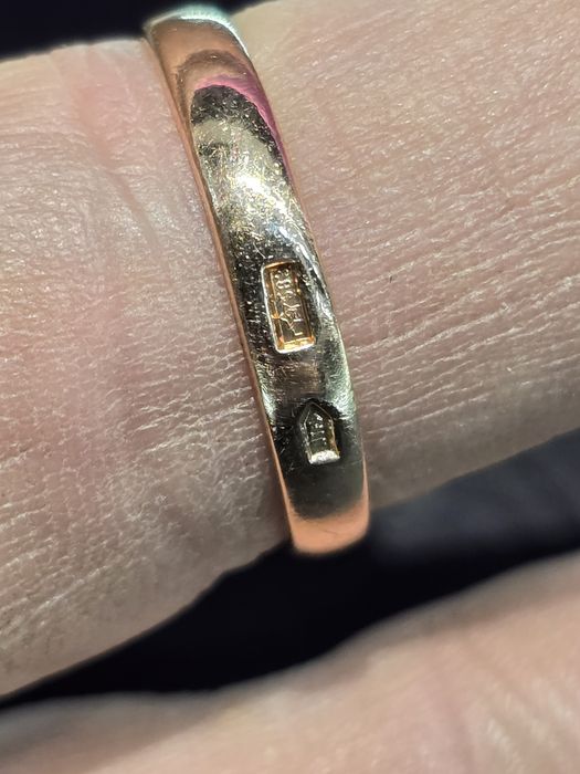 Кольцо с бриллиантам.