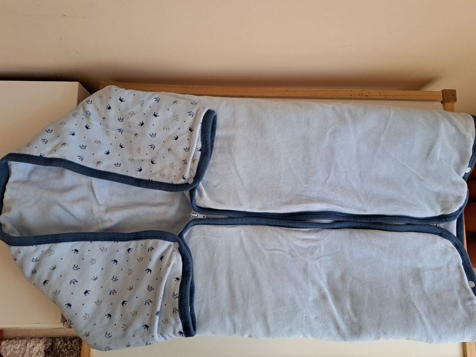 Порт бебета в бяло и синьо