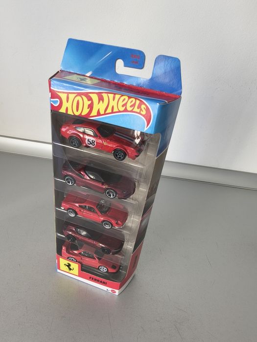 Set  5  Machete. Ferrari