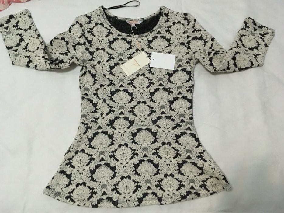Vand bluza c and a, alb cu negru, xs, noua cu eticheta
