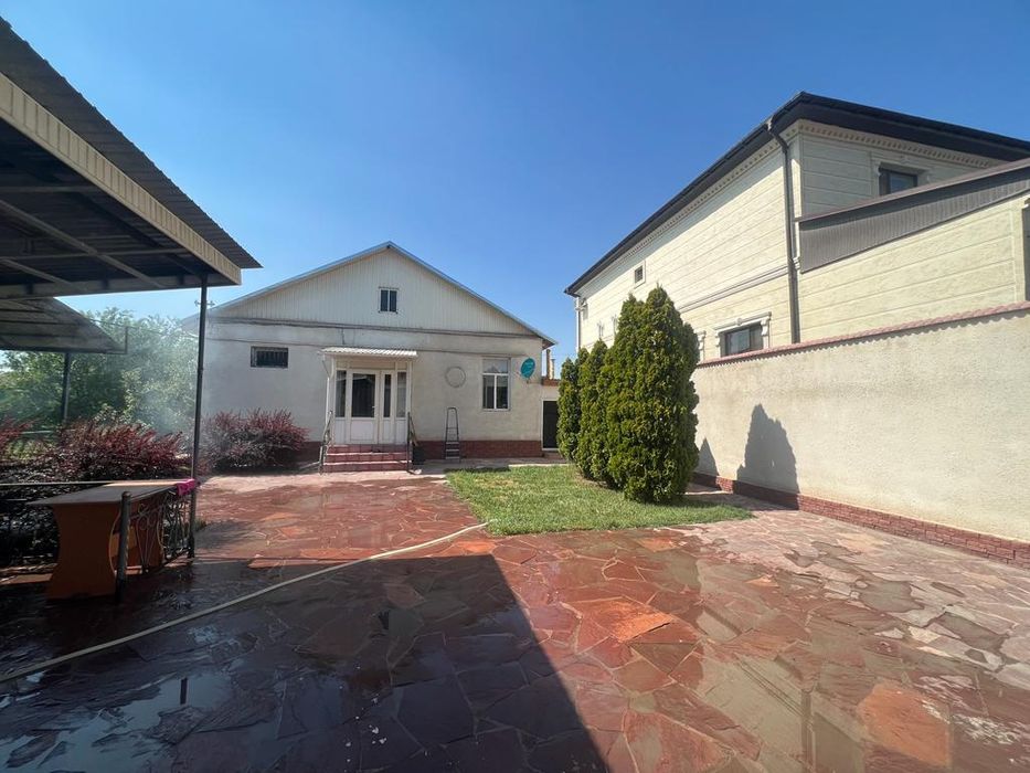 Үй сатылады,жері үлкен