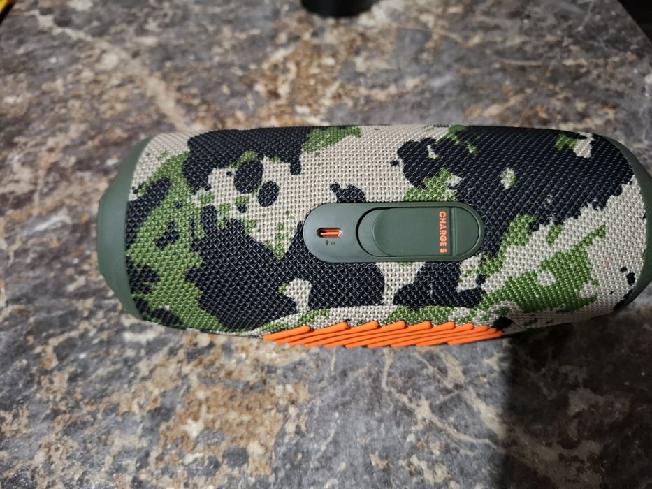 JBL charge 5  зелёный