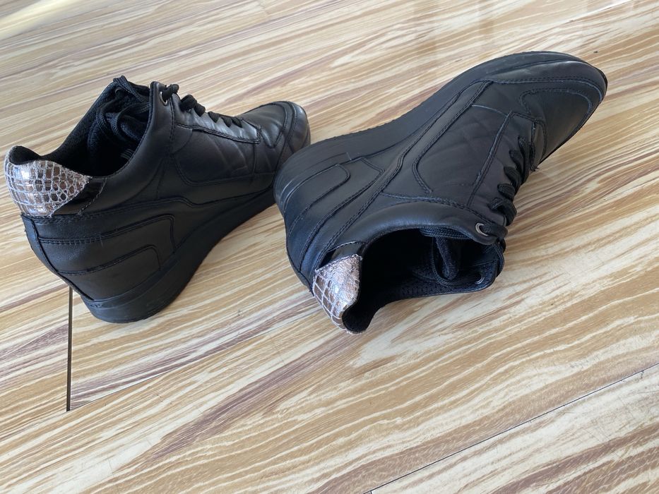 Продам кожаные полуботинки Geox