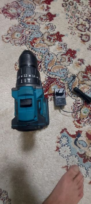 Шуруповёрт с 1 АКБ 1 зарядка . Бу