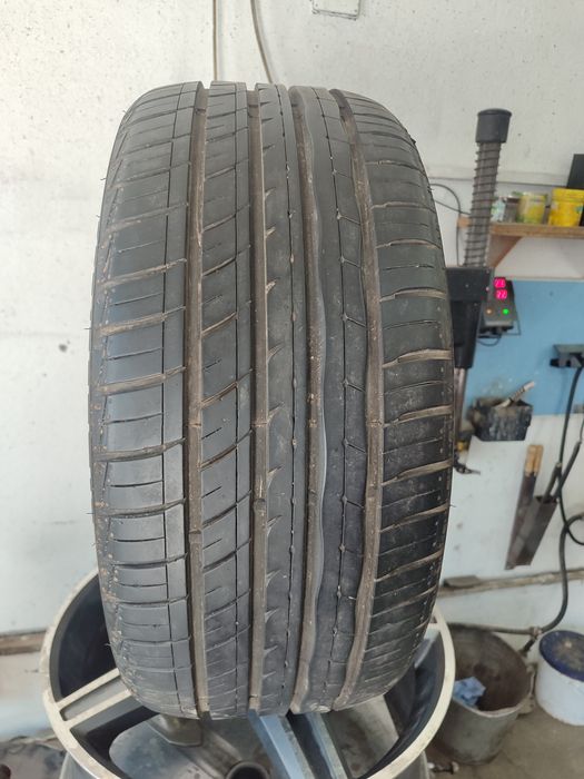 Летняя резина 235/35R19(1шт)