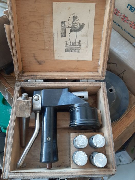 Акумуляторный пробник.Вольтметр.