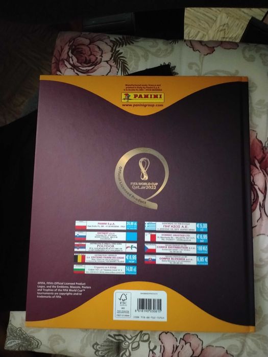 Попълнен колекционерски албум за стикери Panini world cup 2022 qatar с твърди корици