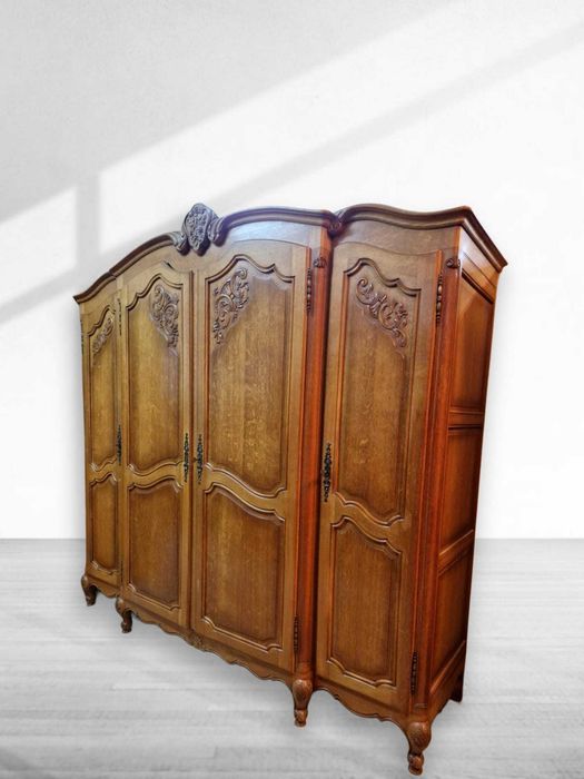 Четирикрилен гардероб изработен от бял дъб в стил "ЛУИ XV"