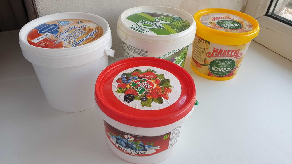 Банки пластиковые