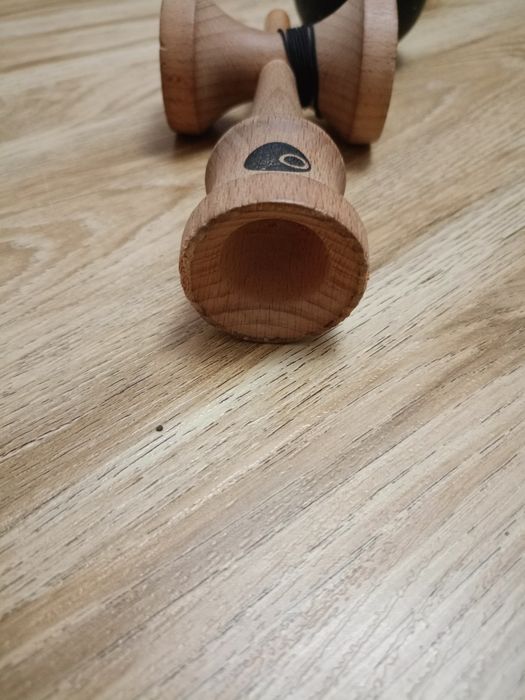 Kendama Tama Okendama Revo și Ken Okendama Maze Antiskid v2