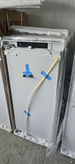 Нов хладилник с камера за вграждане V-ZUG 122 см