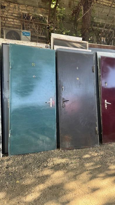 Yaxshi xolatagi Yechilgan Temir eshiklar