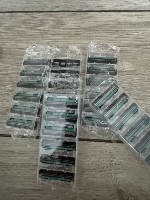 Бритва с 30 сменными кассетами