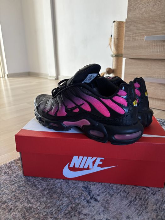 Nike air max plus black-hyper pink