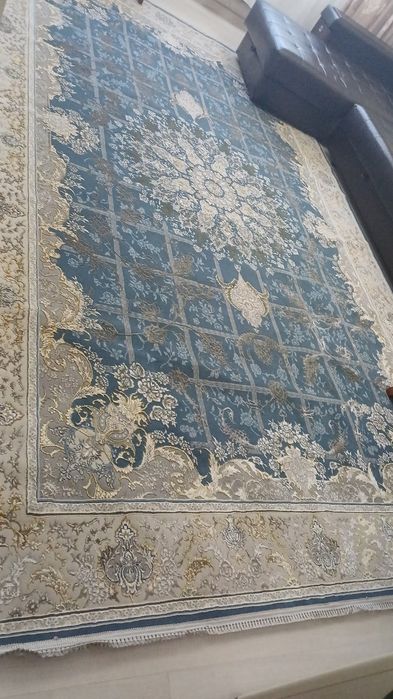 Продам ковер новый.