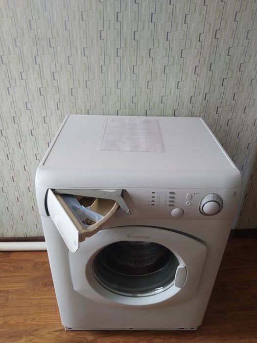 Стиральная машинка Ariston автомат