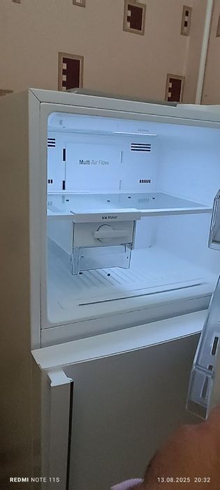 Muzlatgich sotiladi  LG. Xolati yangidek