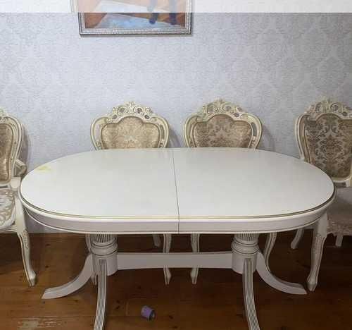 Стол со стульями кухонный